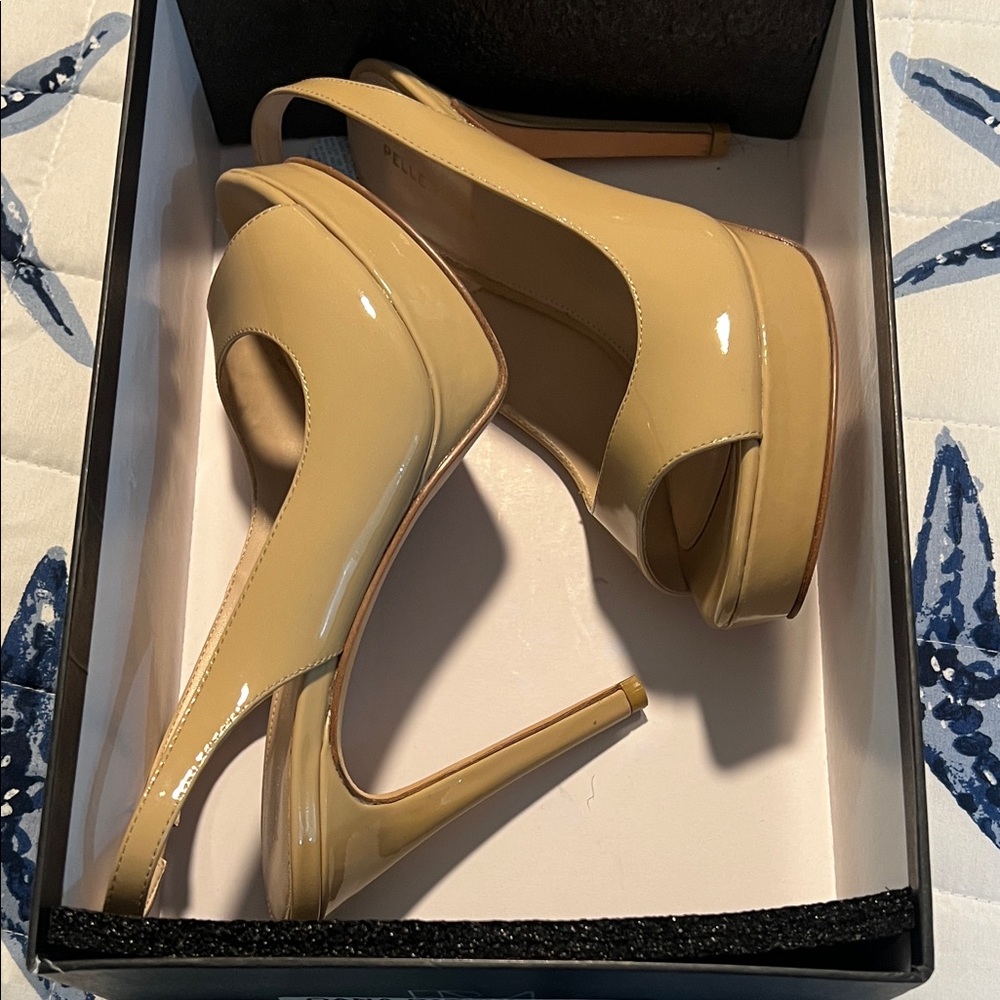 People Moda Elegant Beige Peep-Toe Heels